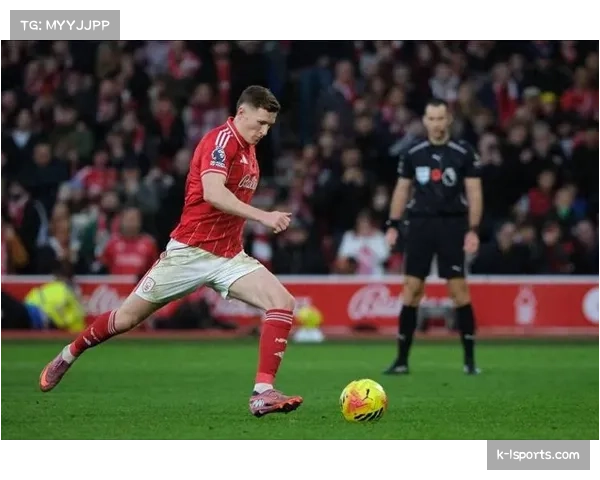 埃利奥特·安德森触球2410次全勤出战 诺丁汉森林中场成攻防枢纽